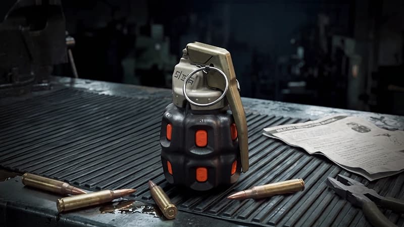 Decoy Grenade Tactical in Call of Duty Modern Warfare 4